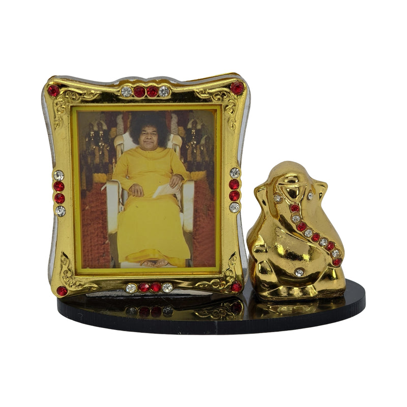 Square Sai Baba Stand